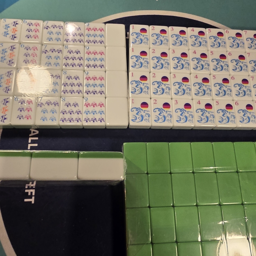 Island Vacation /  Hawaii / Caribbean / Mexico Mahjong Set with Kelly Green Back - Picture 10 of 10